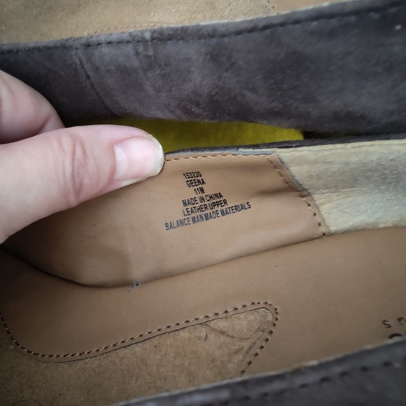 Brown Suede Pumps with Block-Heel and Toe Bow Accent | Softshoe by Medicus - Picture 11 of 12